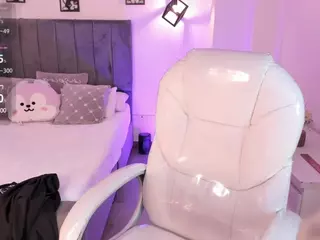 ivynaugthyqueen's Live Sex Cam Show