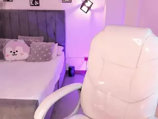 ivynaugthyqueen's Live Sex Cam Show