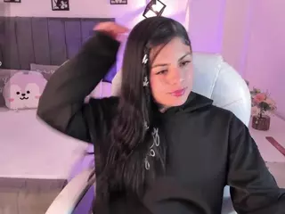 ivynaugthyqueen's Live Sex Cam Show