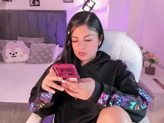 ivynaugthyqueen's Live Sex Cam Show