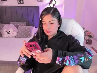 ivynaugthyqueen's Live Sex Cam Show