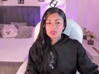 ivynaugthyqueen's Live Sex Cam Show