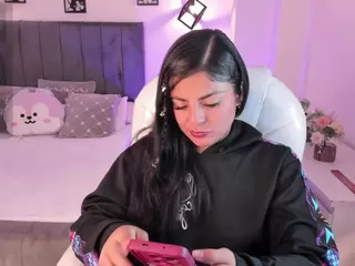 ivynaugthyqueen's Live Sex Cam Show