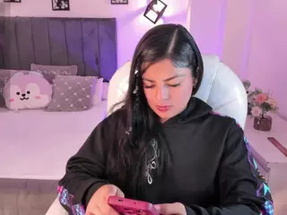 ivynaugthyqueen's Live Sex Cam Show