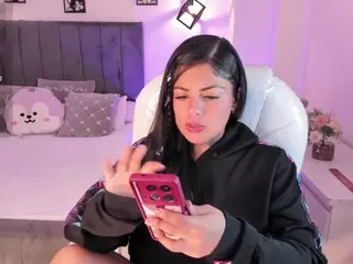 ivynaugthyqueen's Live Sex Cam Show