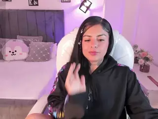 ivynaugthyqueen's Live Sex Cam Show