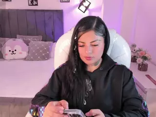 ivynaugthyqueen's Live Sex Cam Show