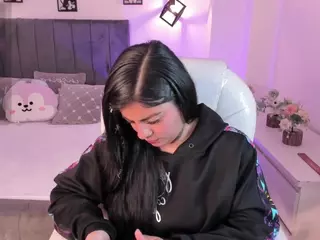 ivynaugthyqueen's Live Sex Cam Show