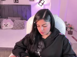 ivynaugthyqueen's Live Sex Cam Show