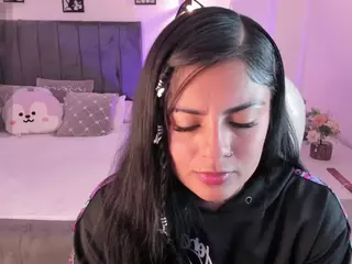 ivynaugthyqueen's Live Sex Cam Show