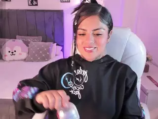ivynaugthyqueen's Live Sex Cam Show