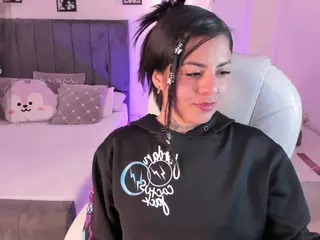 ivynaugthyqueen's Live Sex Cam Show