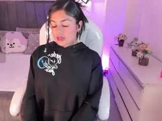 ivynaugthyqueen's Live Sex Cam Show