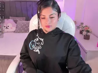 ivynaugthyqueen's Live Sex Cam Show