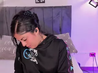 ivynaugthyqueen's Live Sex Cam Show