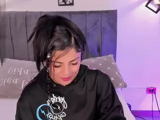 ivynaugthyqueen's Live Sex Cam Show