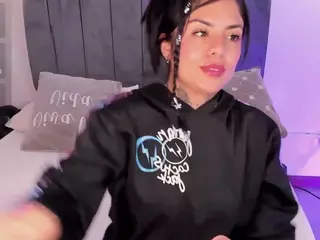 ivynaugthyqueen's Live Sex Cam Show