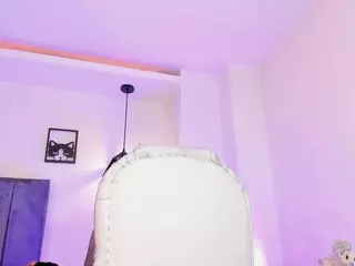 ivynaugthyqueen's Live Sex Cam Show