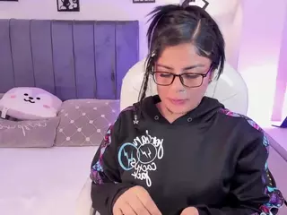 ivynaugthyqueen's Live Sex Cam Show