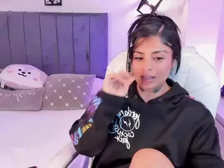 ivynaugthyqueen's Live Sex Cam Show