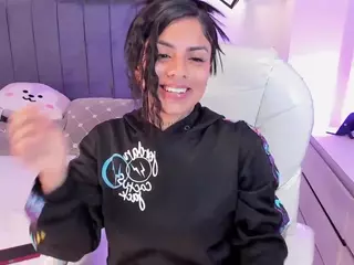 ivynaugthyqueen's Live Sex Cam Show