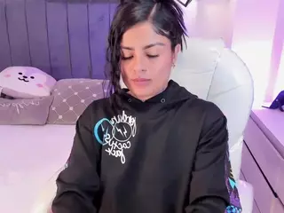 ivynaugthyqueen's Live Sex Cam Show