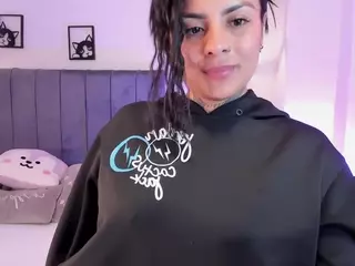 ivynaugthyqueen's Live Sex Cam Show