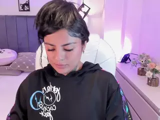 ivynaugthyqueen's Live Sex Cam Show