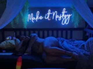 share cam w/ me!! talk and tip or get kicked. muah!!