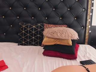 preciousailyn's CamSoda show and profile