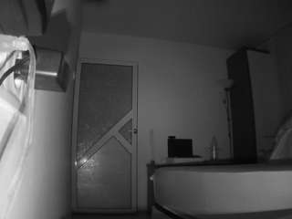 voyeurcam-charmhellen-kitchen