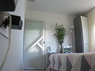 voyeurcam-charmhellen-kitchen