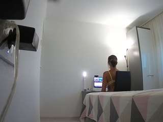 Oyeur Cams camsoda voyeurcam-charmhellen-kitchen