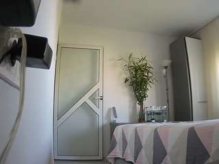 voyeurcam-charmhellen-kitchen