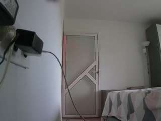 voyeurcam-charmhellen-kitchen