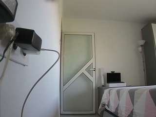 voyeurcam-charmhellen-kitchen