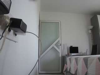 voyeurcam-charmhellen-kitchen