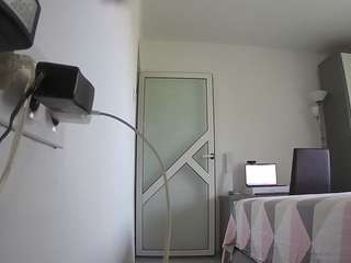 voyeurcam-charmhellen-kitchen