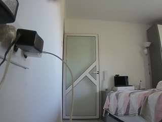 voyeurcam-charmhelle... webcam