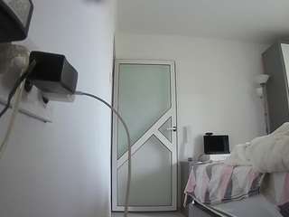 voyeurcam-charmhellen-kitchen