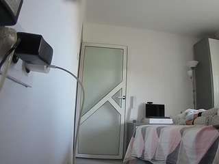 voyeurcam-charmhellen-kitchen