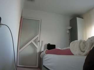 voyeurcam-charmhellen-kitchen webcam model