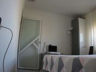 voyeurcam-charmhellen-kitchen