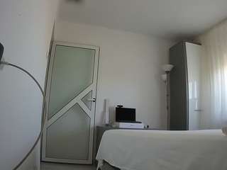 voyeurcam-charmhellen-kitchen