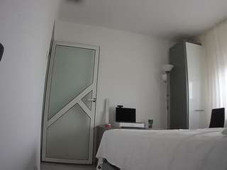 voyeurcam-charmhellen-kitchen webcam model