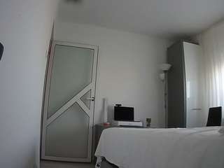 voyeurcam-charmhellen-kitchen