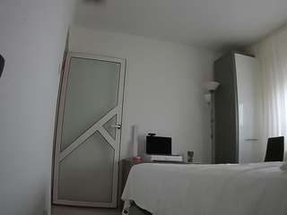 voyeurcam-charmhellen-kitchen