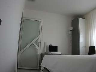 voyeurcam-charmhellen-kitchen