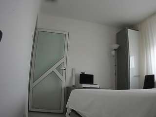 voyeurcam-charmhellen-kitchen webcam model