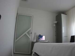 voyeurcam-charmhellen-kitchen webcam